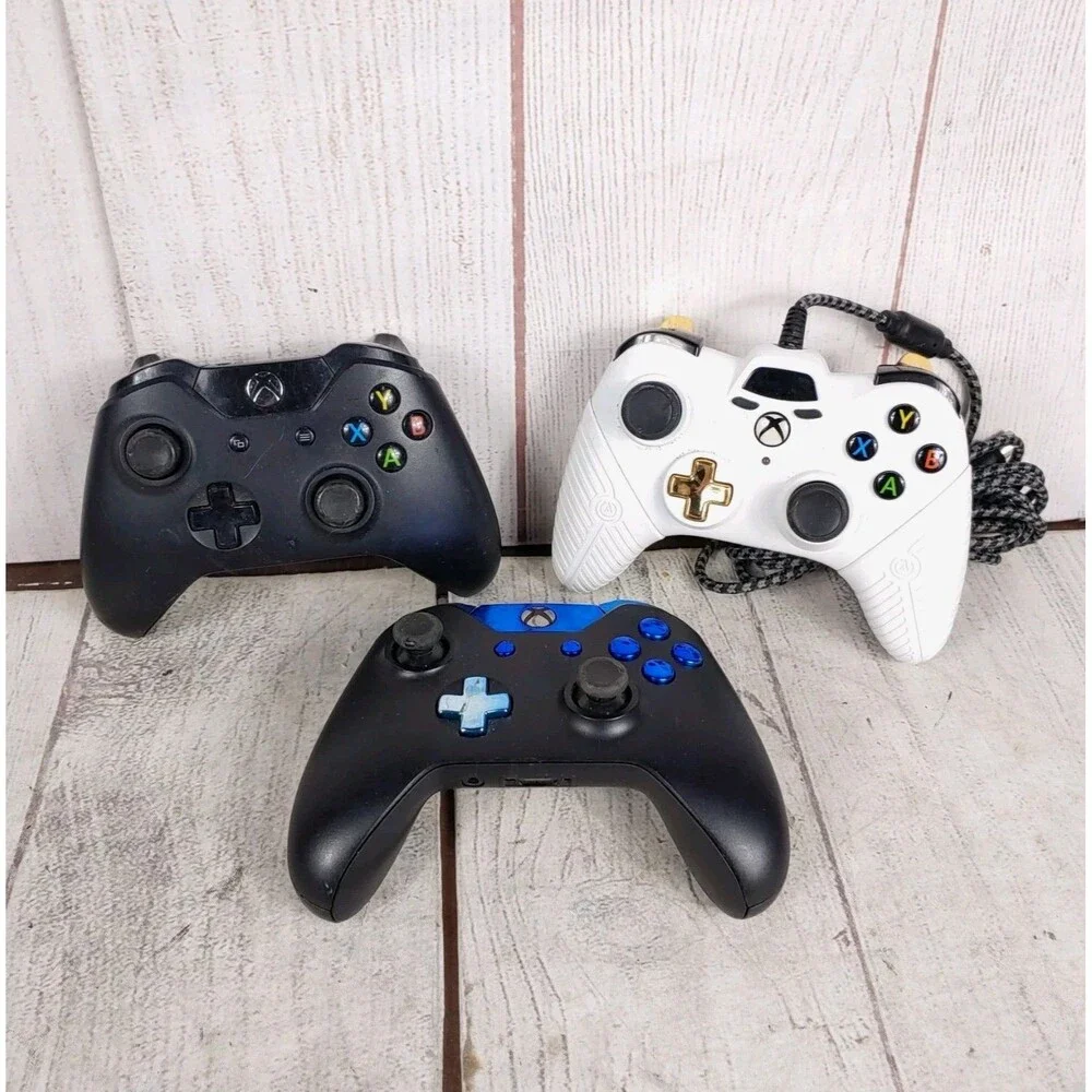Xbox One Controller Lot of 3 for PARTS OR REPAIR - UNTESTED Wireless + Wired